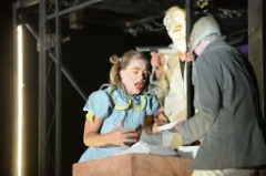 Alice on the Run  028 * 5616 x 3744 * (10.17MB)